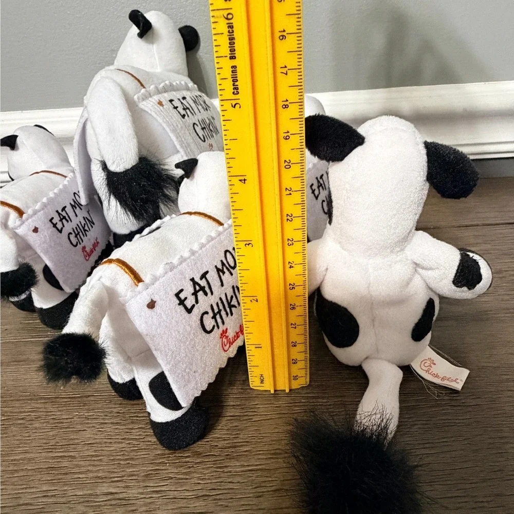 Chick-fil-A Eat Mor Chikin Cow Plush Lot of 5 Advertising Mascot Stuffed Animals